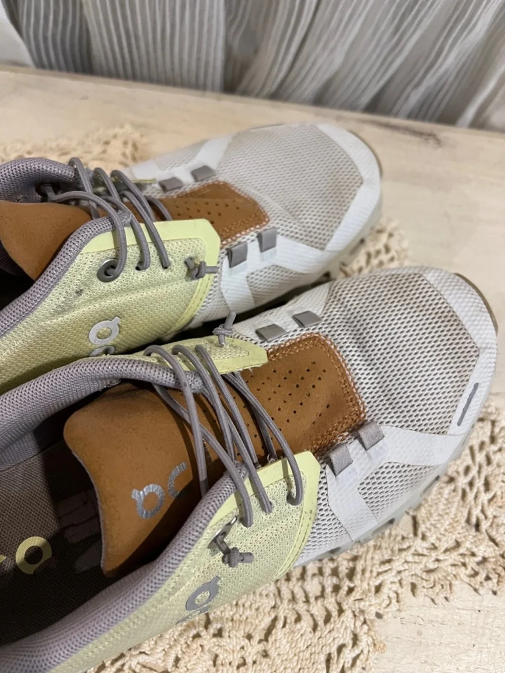 On Running Cloud Sneakers Women’s Size 8 Beige Green Lightweight Athletic Shoes - Picture 11 of 12